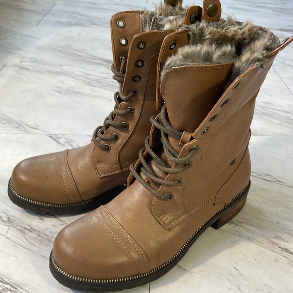 Women 8.5 brown leather fur boots